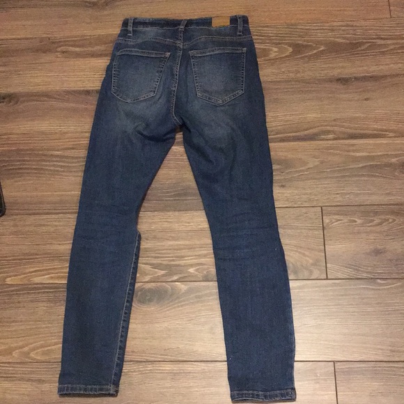 Medium-Wash High Rise Jegging - Picture 4 of 4